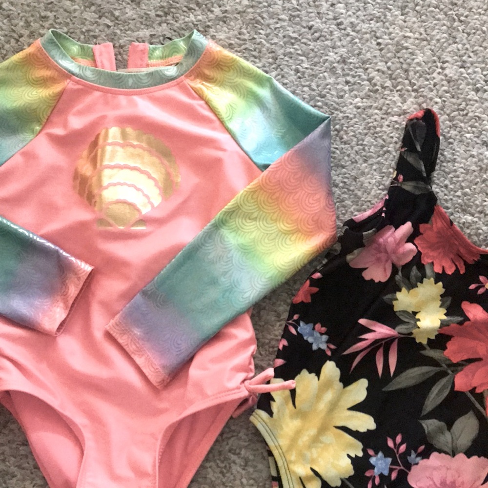 Bundle of 2 little girl swimsuits 4T